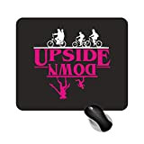 Fashion Graphic Tappetino Mouse Mousepad Upside Down Stranger Things Inspired Serie TV Netflix 18x22cm Gadget (Nero Stampa Fucsia)